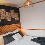 HABITACION CON BALCON Y AIRE ACONDICIONADO FRENTE AL MAr