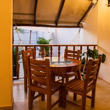 Habitacion Con Balcon Y Aire Acondicionado Frente Al Mar Bed and breakfast